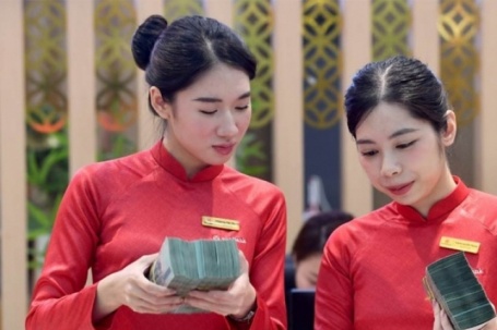 EVN đề xuất đưa loạt chi phí vào giá điện; Ủy ban Cạnh tranh vào cuộc vụ Zalo