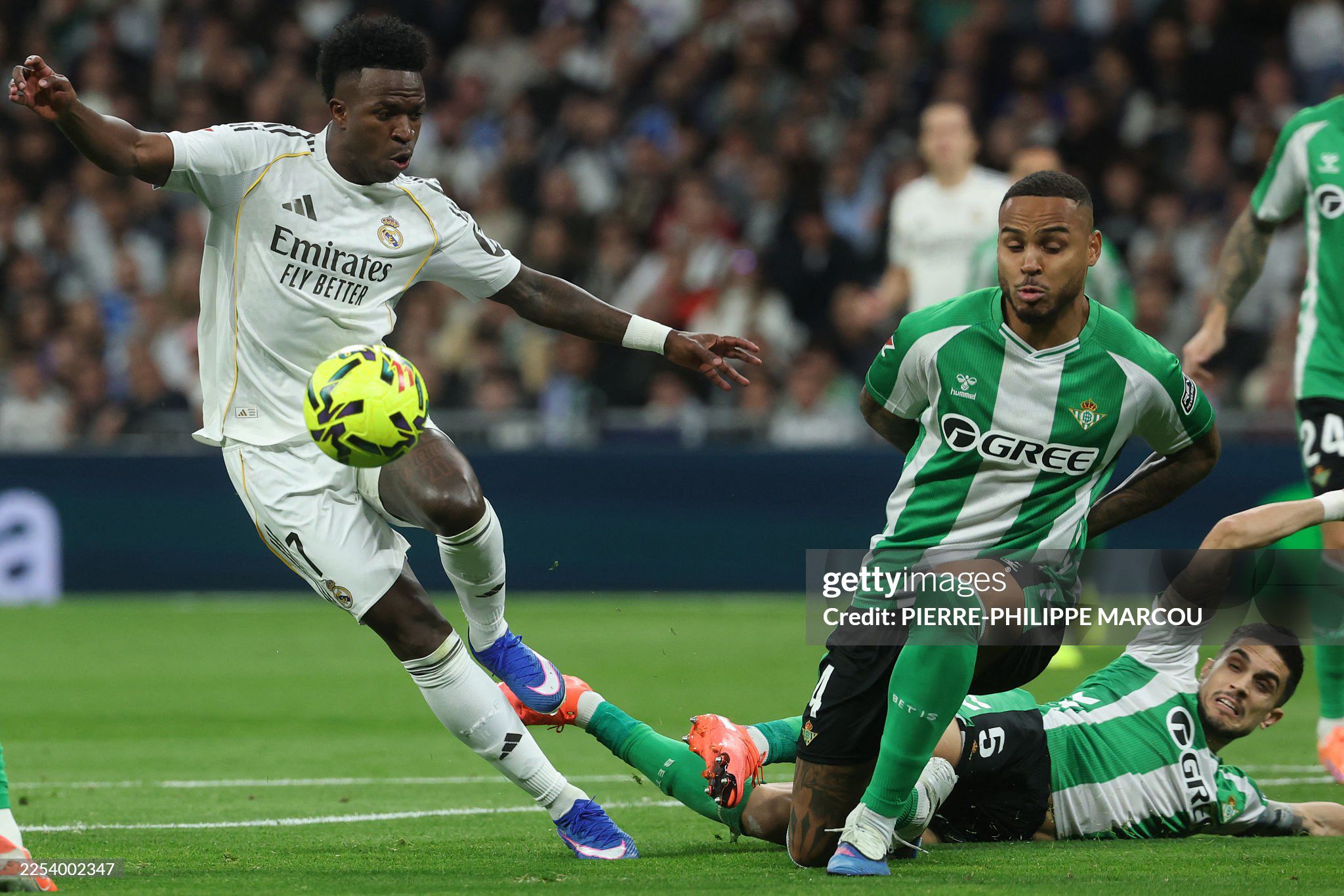 Trực tiếp bóng đá Real Madrid - Real Betis: Bàn ấn định chiến thắng phút 90+4 (Hết giờ) - 1