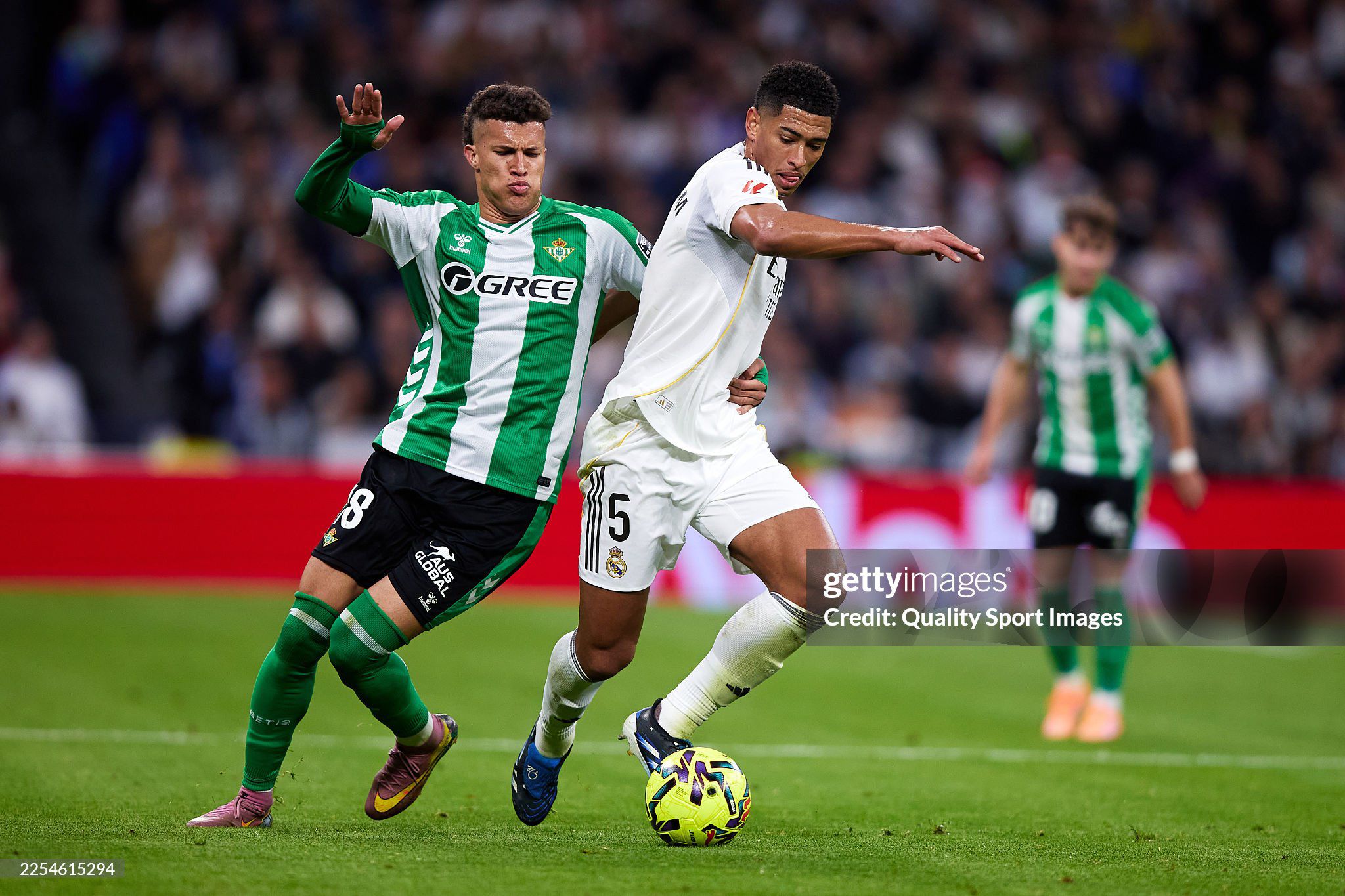 Trực tiếp bóng đá Real Madrid - Real Betis: Bàn ấn định chiến thắng phút 90+4 (Hết giờ) - 3