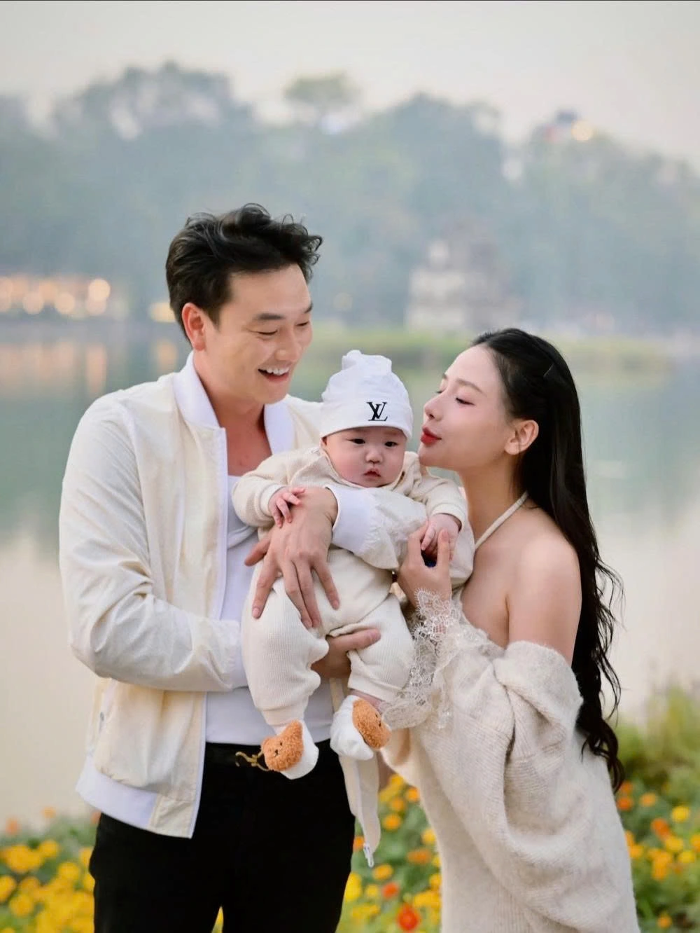 Sao Việt 4/1: Diệp Lâm Anh dành kỳ nghỉ đầu năm bên hai con - 8