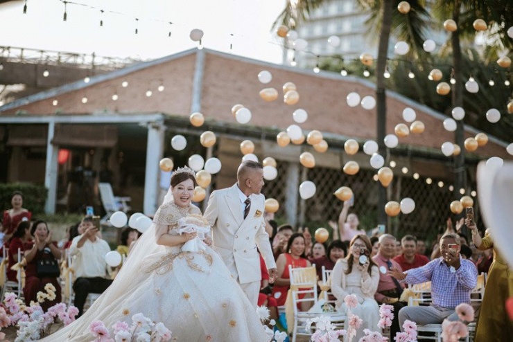 Cô dâu kém chú rể 21 tuổi&nbsp;