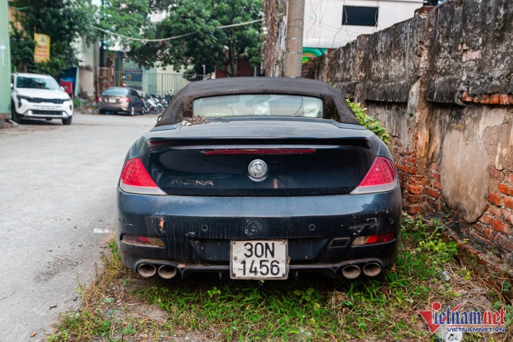 Xe sang BMW Alpina B6 giá hơn 5 tỷ rỉ sét, bỏ hoang nhiều năm ở ngõ phố Hà Nội - 11