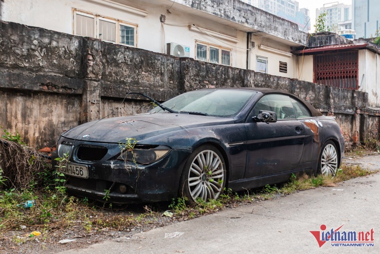 Xe sang BMW Alpina B6 giá hơn 5 tỷ rỉ sét, bỏ hoang nhiều năm ở ngõ phố Hà Nội - 18