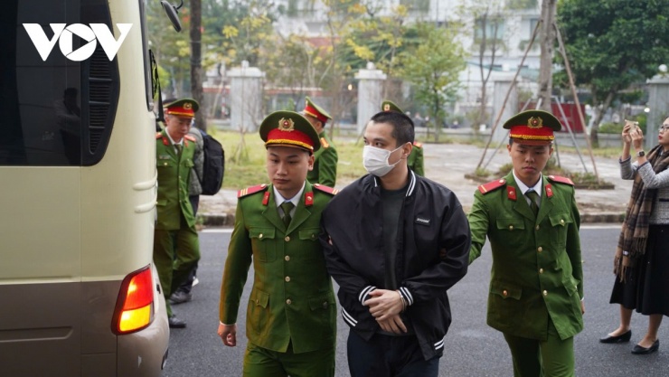 Ở vụ án này, 18 bị cáo bị truy tố về các nhóm tội danh&nbsp;“Vi phạm quy định về kế toán gây hậu quả nghiêm trọng”; “Sản xuất, buôn bán hàng giả là thực phẩm” và “Rửa tiền”.