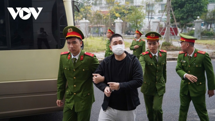 Cáo trạng xác định:&nbsp;Quá trình sản xuất, các bị cáo tự ý thay đổi công thức bằng cách bỏ bớt, thay thế hoặc thêm nguyên liệu.