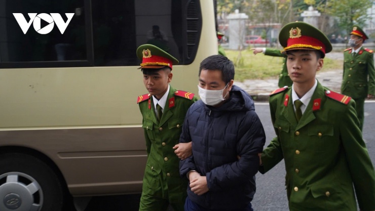 Một số hình ảnh dẫn giải các bị cáo tại TAND TP Hà Nội.