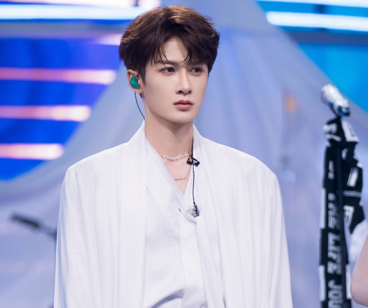 Đàn Kiện Thứ cũng gặp không ít rắc rối dù đã lên tiếng phủ nhận quen biết Tư Hiểu Địch.