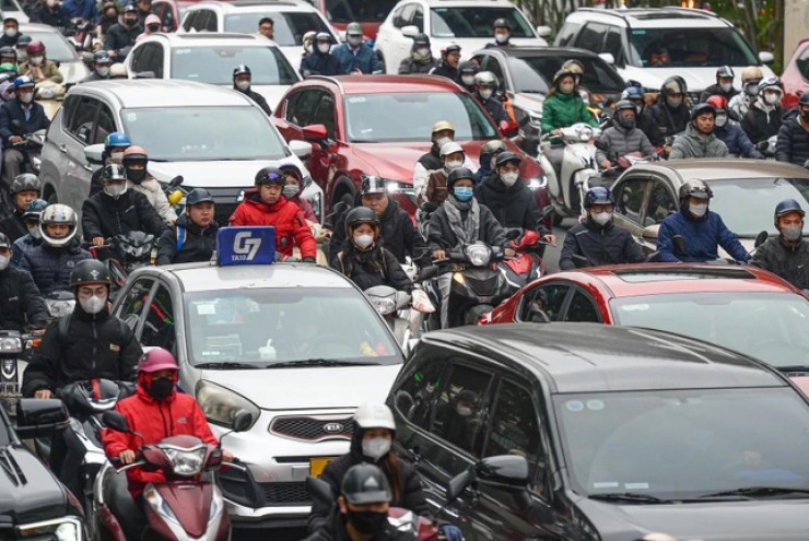 Các tuyến đường dẫn vào trung tâm Hà Nội kẹt cứng ngày làm việc đầu năm 2026