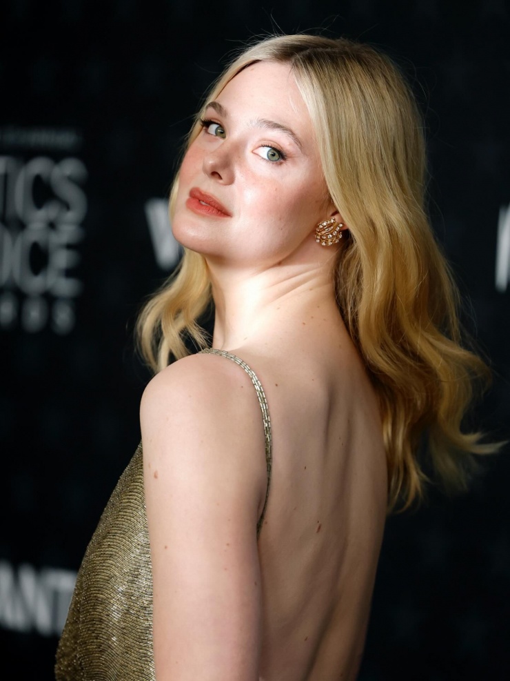 Mỹ nhân triệu người mê lại khiến fan nín thở vì chiếc váy quá sexy - 5