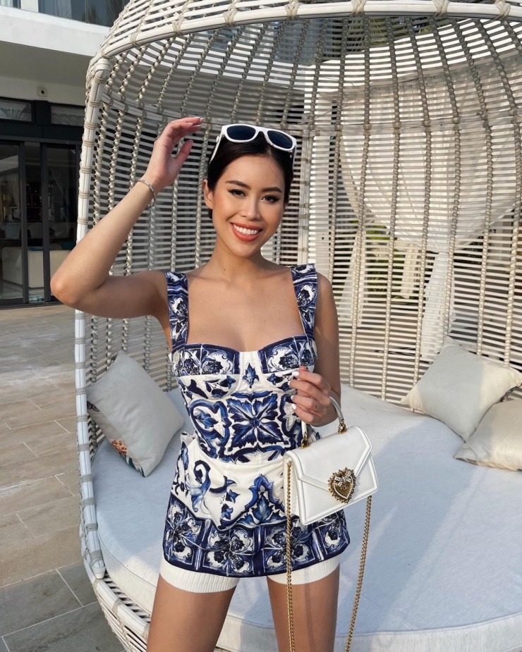 Những set trang phục họa tiết vương giả phù hợp phong cách gợi cảm, hiện đại của Tiên Nguyễn.