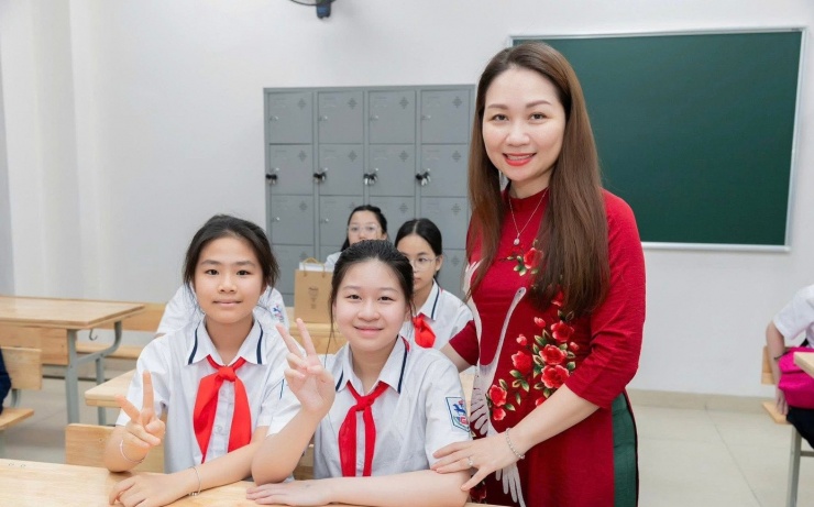 Giáo viên phấn khởi vì năm nay là năm đầu tiên được thưởng trọn vẹn theo Nghị định 73 của Chính phủ.