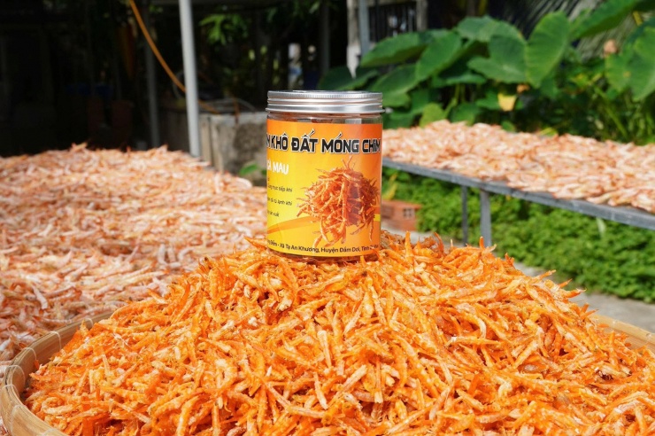 Giá bán tôm khô móng chim phụ thuộc lớn vào giá tôm đất sống – mặt hàng thường tăng mạnh vào những tháng cuối năm.