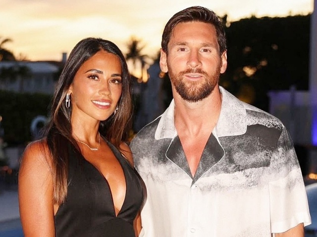 Váy áo tôn chiều cao 1,57 m của vợ Messi