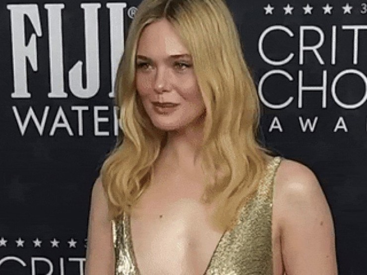 Mỹ nhân triệu người mê lại khiến fan nín thở vì chiếc váy quá sexy