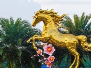 Linh vật ngựa vàng Tết Bính Ngọ đầu tiên tại sân bay Đà Nẵng