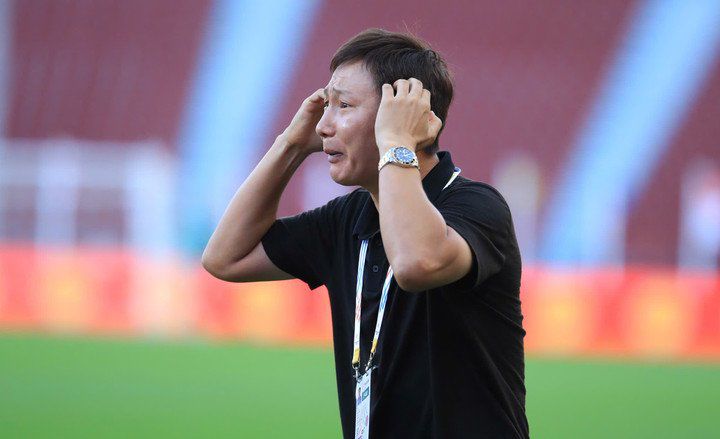 HLV Kim Sang Sik sẽ đề cao tính an toàn trong trận mở màn