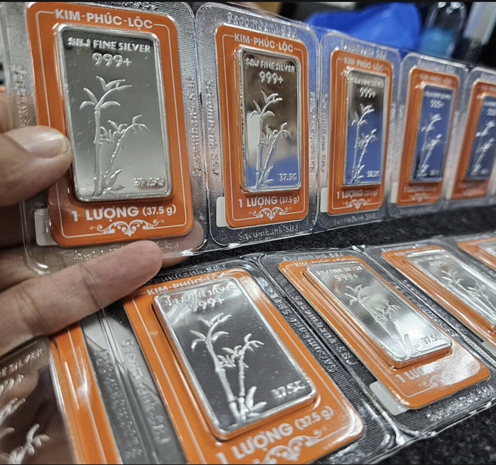 Giá bạc tăng mạnh vào sáng nay