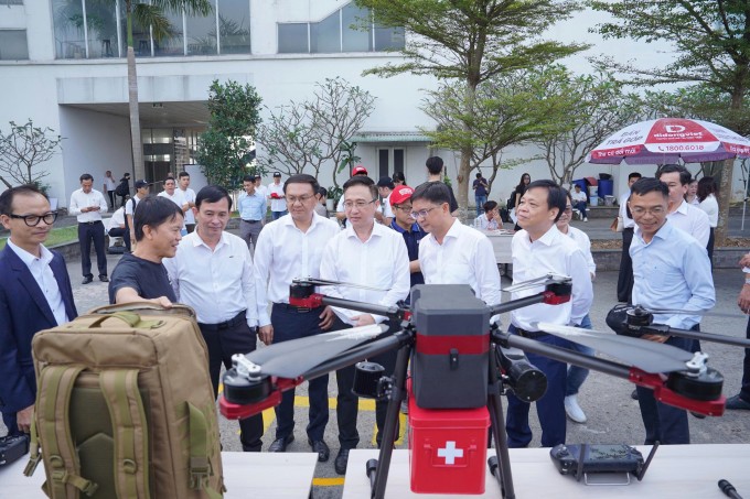 Buổi thử nghiệm sáng 5/1 với sự tham gia của lãnh đạo Thành ủy, UBND, Sở Khoa học và Công nghệ TP HCM. Ảnh: An Phương