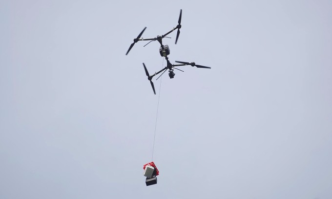 UAV của Công ty cổ phần Real - Time Robotics Việt Nam thử nghiệm giao hàng ở ba địa điểm khác nhau. Ảnh: An Phương