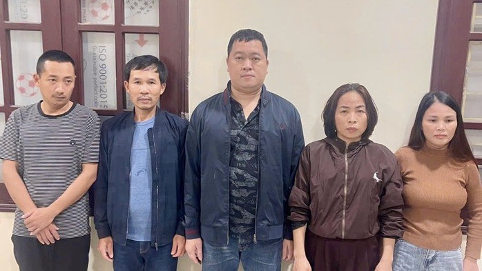 Các đối tượng tại cơ quan Công an.