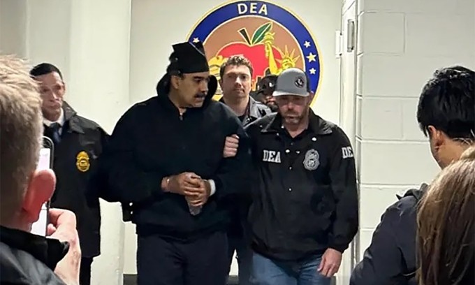 Ông Maduro bị áp giải ở New York ngày 3/1. Ảnh: NY Post