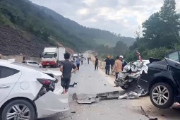 Tài xế kể khoảnh khắc ôtô tông loạt xe trên cao tốc La Sơn - Hòa Liên