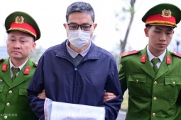 Hai cựu Cục trưởng An toàn thực phẩm ra tòa với cáo buộc nhận hối lộ