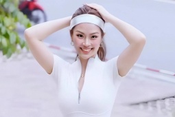 Diễm Trang phối đồ che bắp tay chơi pickleball