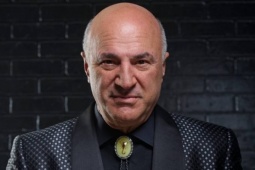 Nhà đầu tư Shark Tank có 400 triệu USD vẫn tự pha cà phê cho đỡ phí tiền