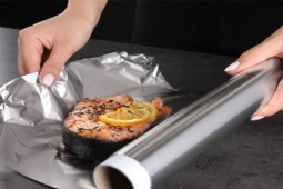 Màng nhôm bọc thực phẩm dùng mặt nào mới đúng?