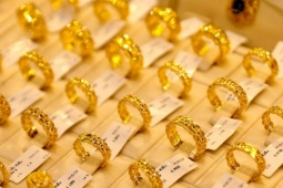 Giá vàng tiến sát đỉnh lịch sử, năm 2026 mở ra đầy yếu tố khó lường