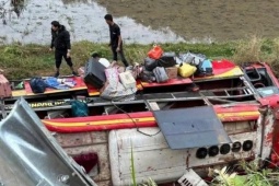 Vụ lật xe khách chở 22 người: Kết quả kiểm tra nồng độ cồn, ma tuý của tài xế