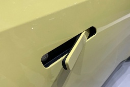 Trung Quốc cấm sử dụng tay nắm cửa dạng ẩn từ năm 2027