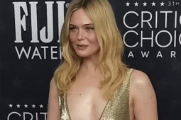 Mỹ nhân triệu người mê lại khiến fan nín thở vì chiếc váy quá sexy