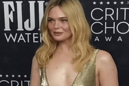 Mỹ nhân triệu người mê lại khiến fan nín thở vì chiếc váy quá sexy