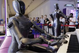 Ban nhạc Robot Trung Quốc "cháy vé" dịp Tết: Cát-xê không kém sao hạng A