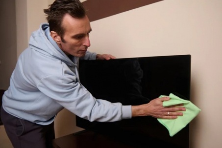 Một việc đơn giản hằng tuần giúp TV bền hơn theo thời gian