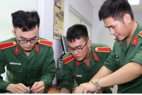 Sinh viên xuất sắc được tuyển vào quân đội được hưởng phụ cấp 250% lương