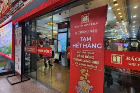 Giá vàng hôm nay mới nhất (5/1) tăng vọt: Nhà vàng vừa mở bán đã "cháy hàng", thị trường chợ đen lại "nóng"