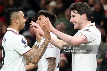 Arsenal toàn thắng 5 trận ở "chặng Tourmalet" khốc liệt, Ngoại hạng Anh ngả mũ