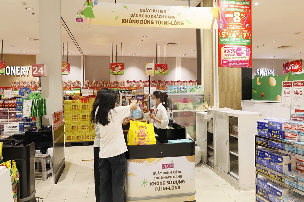 AEON Việt Nam bố trí túi tái sử dụng nhiều lần tại quầy thanh toán ưu tiên.