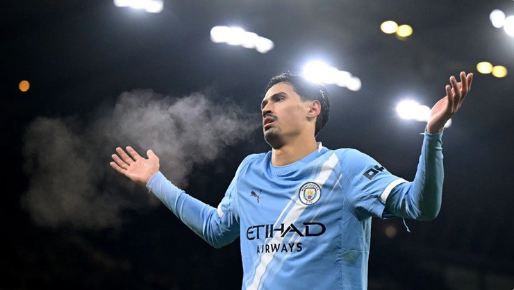 Reijnders tiếp tục thể hiện duyên ghi bàn với pha lập công ấn tượng vào lưới Chelsea