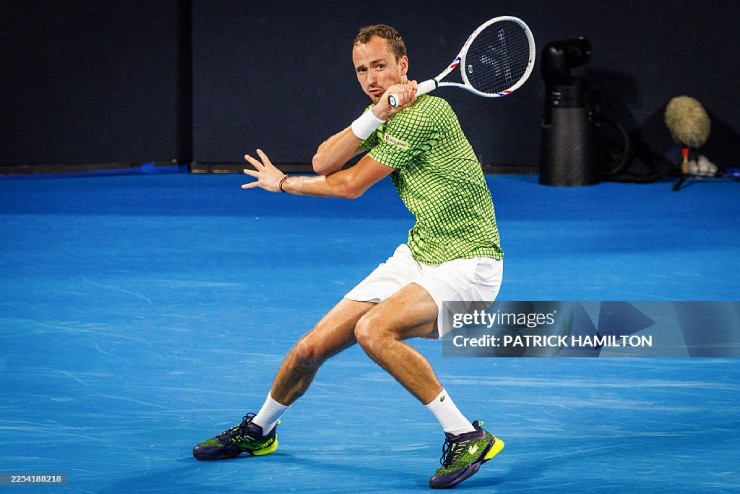 Medvedev thắng dễ