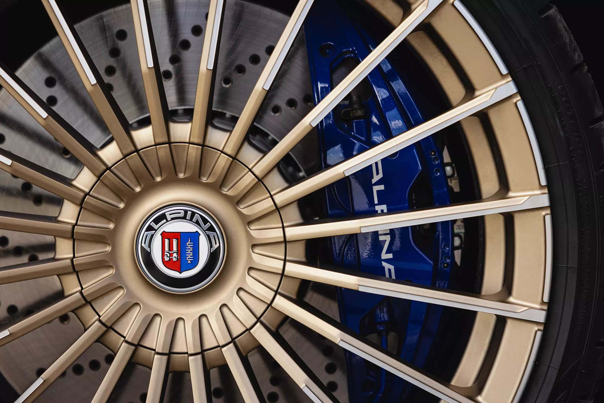 Alpina thậm chí còn ra đời sớm hơn BMW M tới 7 năm.