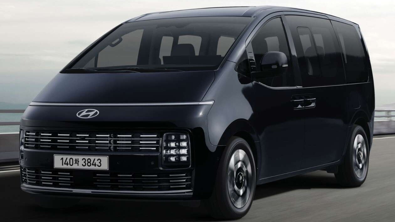 Lưới tản nhiệt cũng được tái thiết kế với các họa tiết gạch nối.