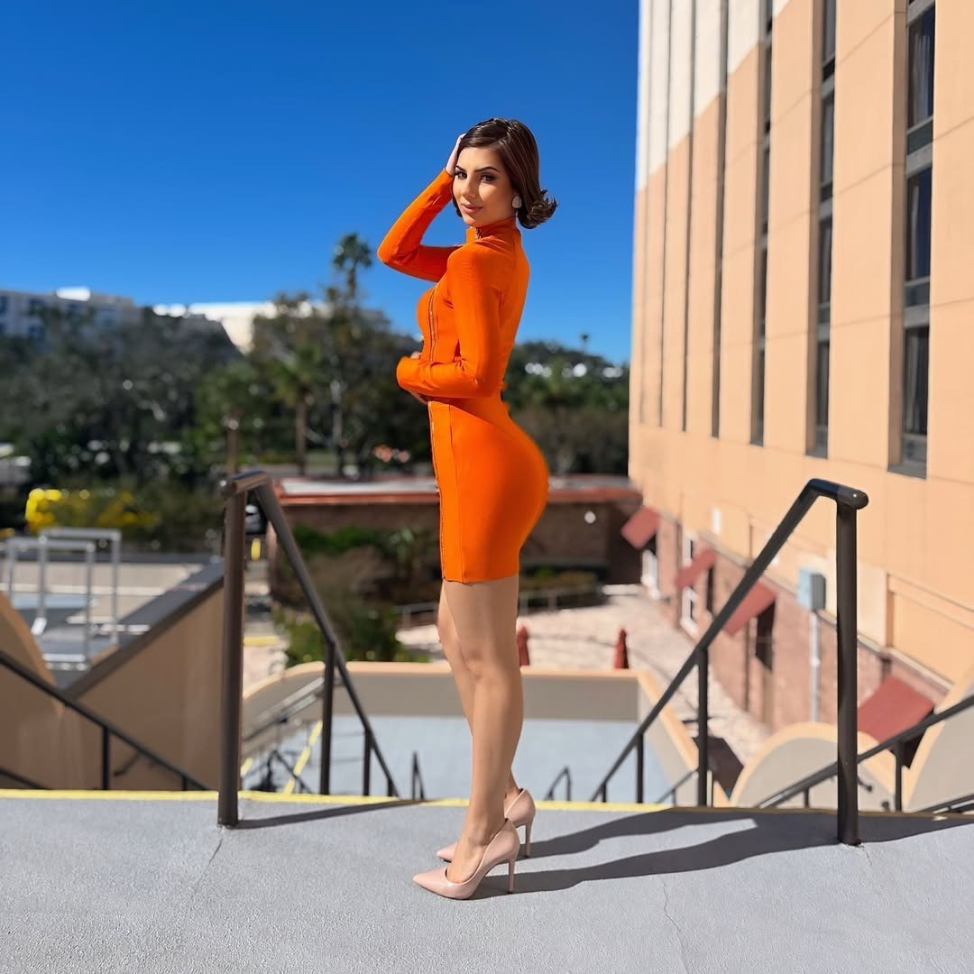 Cô cũng được biết đến là người có tình yêu dành cho động vật. Người đẹp sáng lập và điều hành một trung tâm cứu hộ, phục hồi động vật.