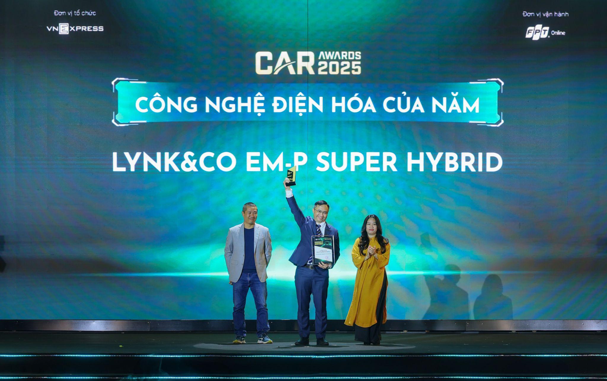 Công nghệ EM-P Super Hybrid của Lynk &amp; Co nhận giải thưởng “Công nghệ điện hóa của năm”
