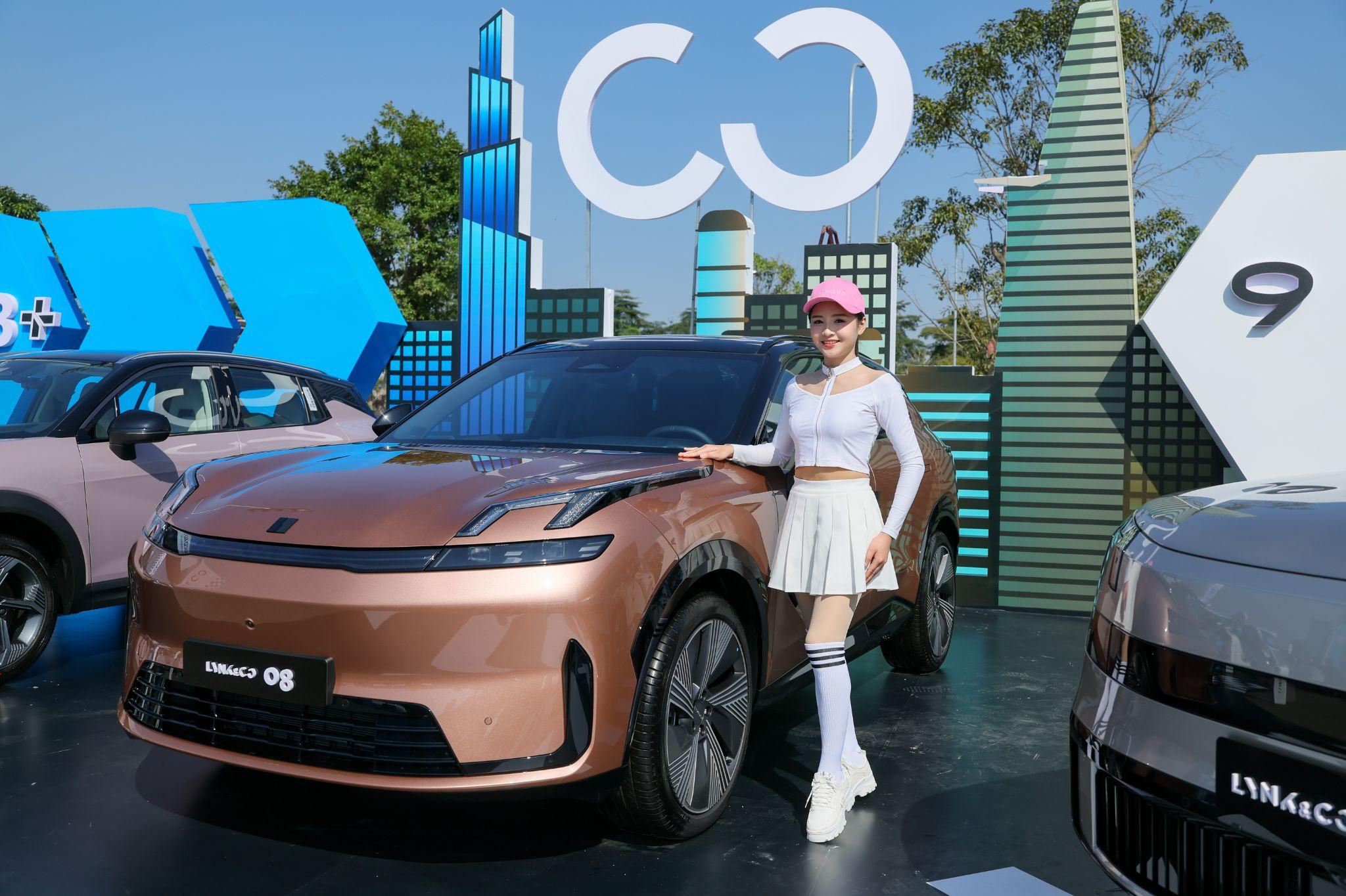 Lynk &amp; Co 08 EM-P tại sự kiện Car Awards 2025