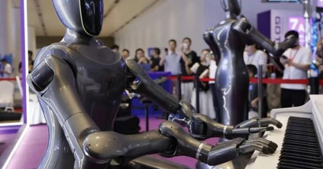 Ban nhạc Robot Trung Quốc "cháy vé" dịp Tết: Cát-xê không kém sao hạng A