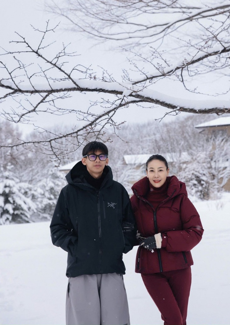 Ảnh sao 6/1: Huy Khánh khoe con trai 19 tuổi cao lớn, chững chạc - 4